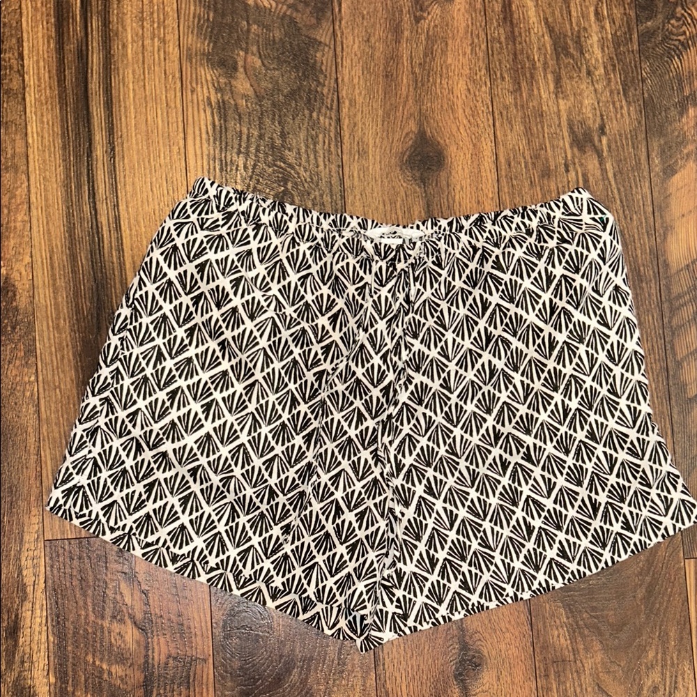 H&M Black and White Patterned High Waist Shorts